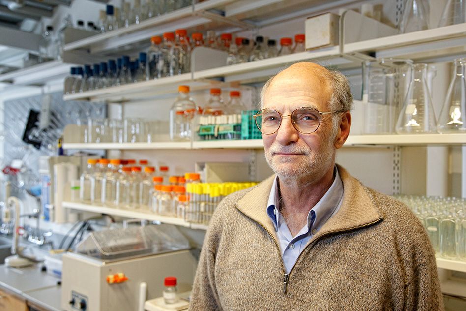 Michael Rosbash PhD ’71 shares Nobel Prize in physiology or medicine